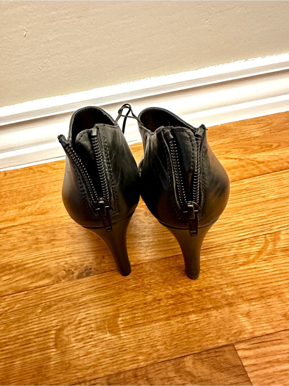 Aerosoles Heel Rest Black Cutout Peep Toe Booties Heels Size 5.5 - Picture 4 of 8